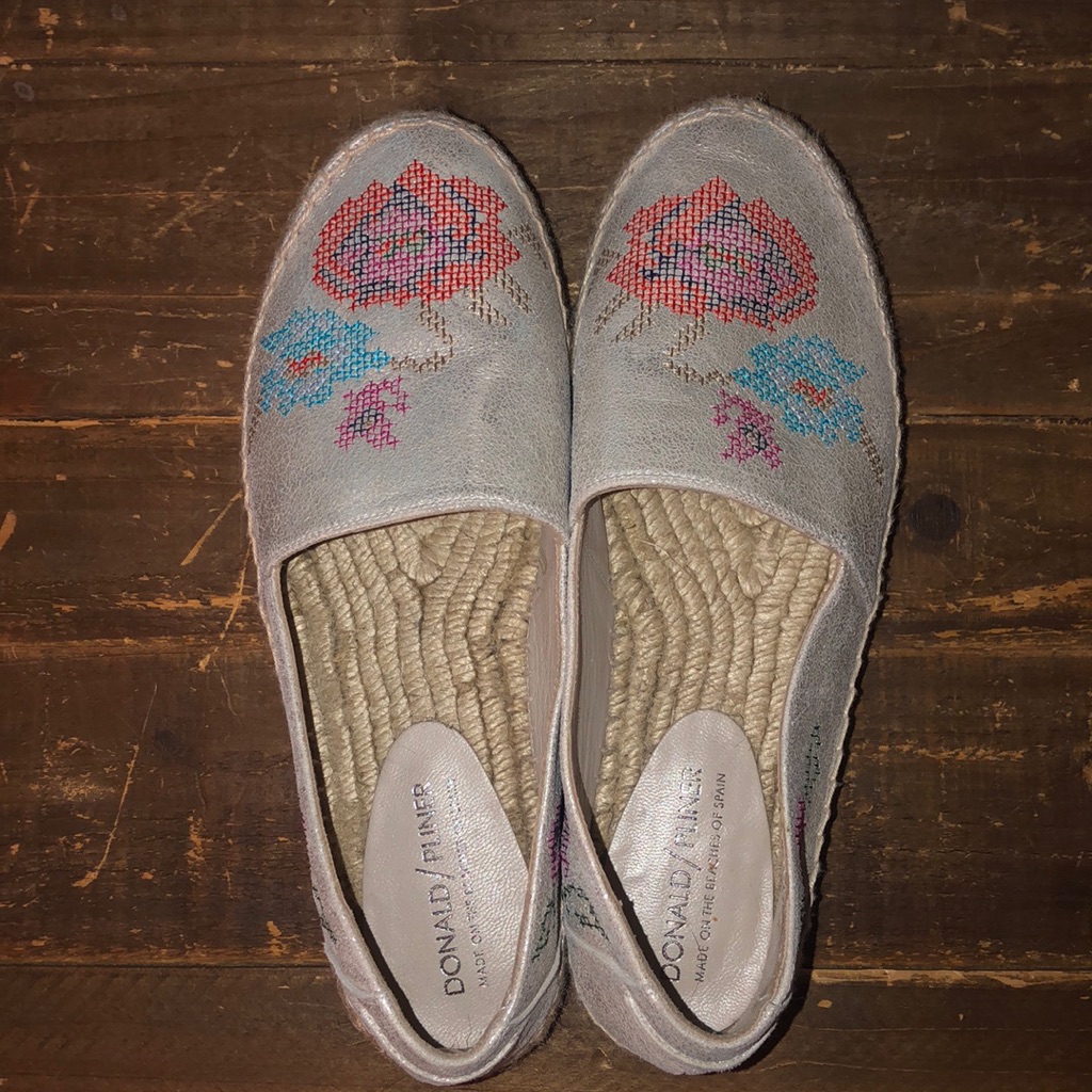 Donald Pliner Leather Flower Stitched Espadrilles Brand New